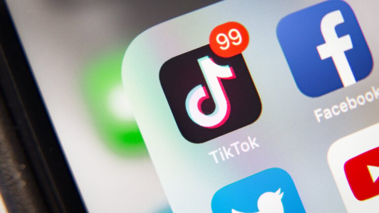 2025 TikTok Ban Looms: What’s the Deal?